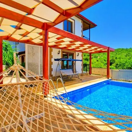 Nature With Pool And Jacuzzi *