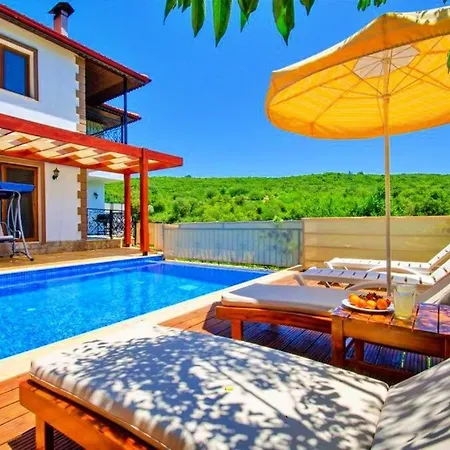 Nature With Pool And Jacuzzi Villa *