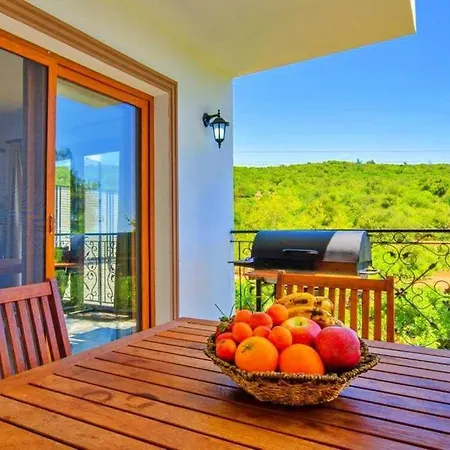 Villa Nature With Pool And Jacuzzi