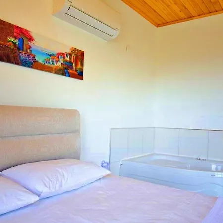 Villa Nature With Pool And Jacuzzi