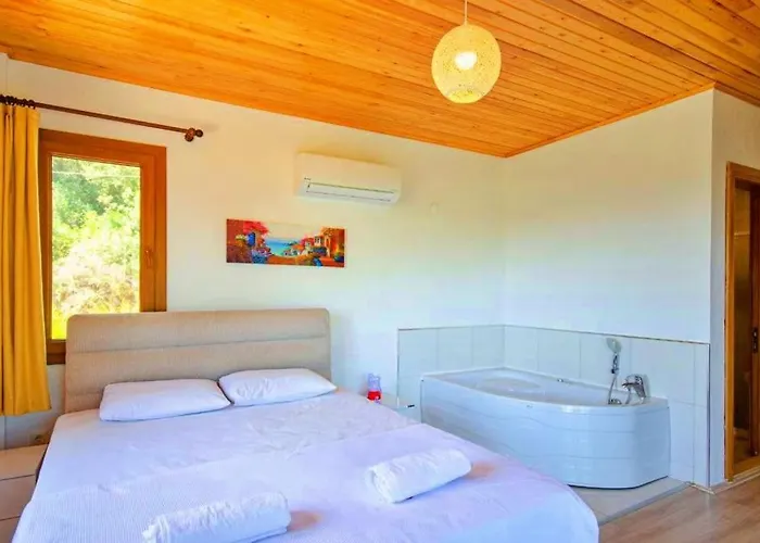 Nature With Pool And Jacuzzi Villa *