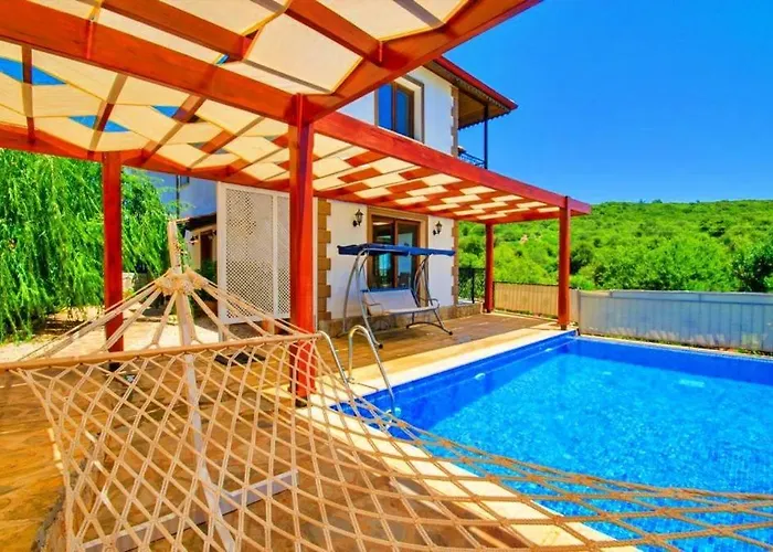 Nature With Pool And Jacuzzi *