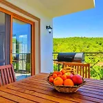 Villa Nature With Pool And Jacuzzi