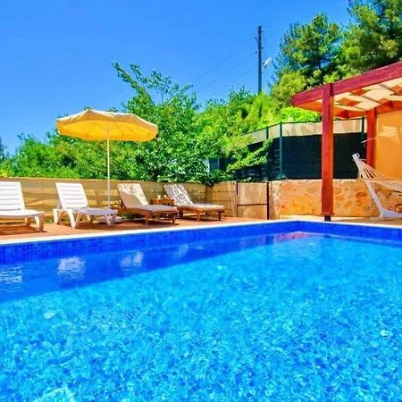 Nature With Pool And Jacuzzi Villa *